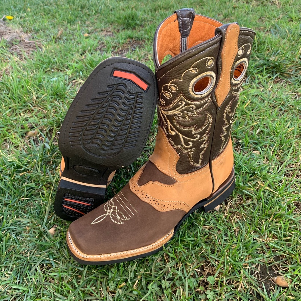 Women’s Rodeo Cowgirl Genuine Leather Boots MMT700